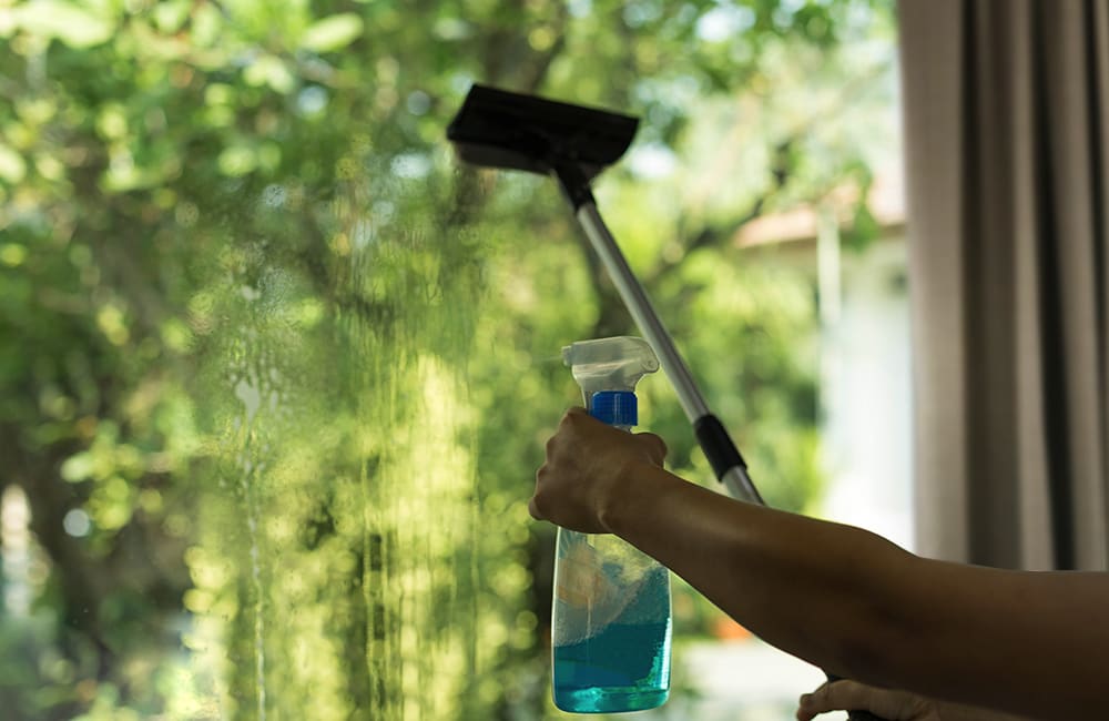 Your Guide to Expertly Cleaning Your Windows And Blinds